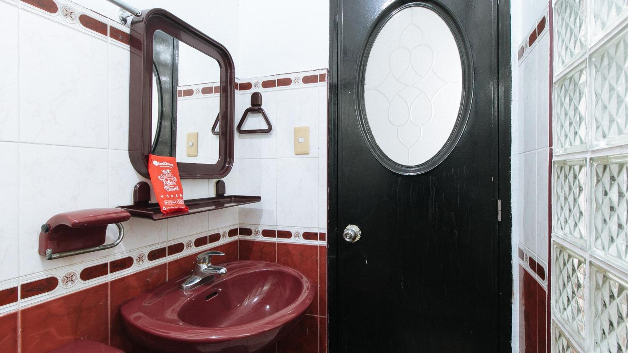 Reddoorz At Plus Villa Gloria Taguig Εξωτερικό φωτογραφία