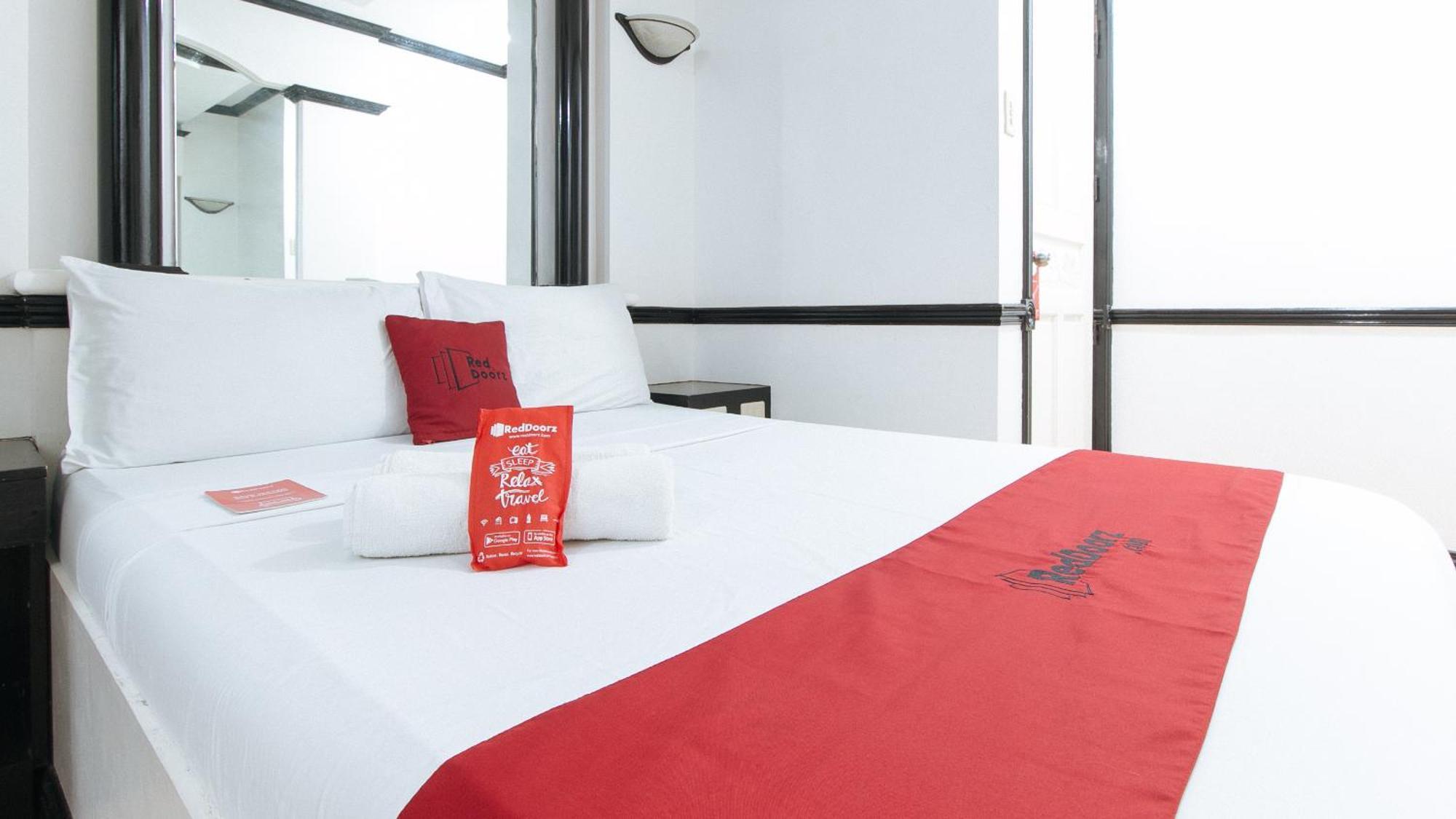 Reddoorz At Plus Villa Gloria Taguig Εξωτερικό φωτογραφία